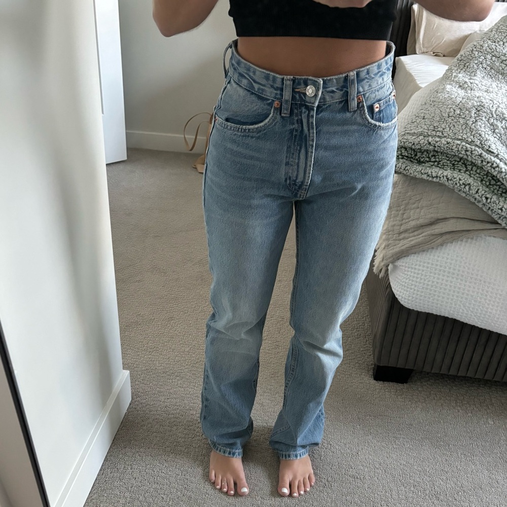 Zara high-rise straight jeans Size 4 NWOT